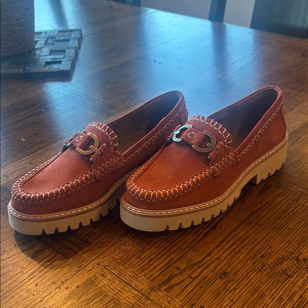 Donald Pliner Rust Suede Lug Sole loafer never worn size 7